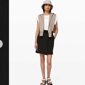 Lululemon On The Fly Skirt Womens 4 Black Drawstring Pockets Travel Woven skirt